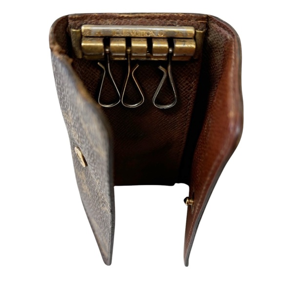 Louis Vuitton Monogram Hook Key Holder - Picture 7 of 15